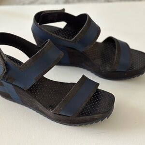 Pedro Garcia Black & Blue Wedges, EUC